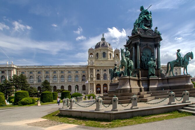 Vienna Private Walking Tour with a Local - Where you meet at ChattanoogaGraben, and how long the walk really feels