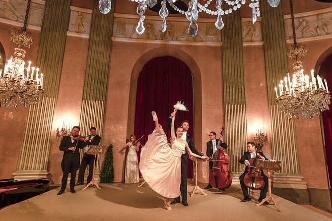 Vienna Residence Orchestra: Mozart and Strauss Concert - The show on stage: orchestra plus opera singers and ballet dancers