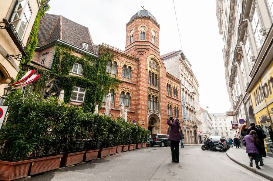 Vienna: Romantic Old Town 2-Hour Discovery Tour - Romans, Jews, and traders at Hoher Markt, plus the Anchor Clock surprises