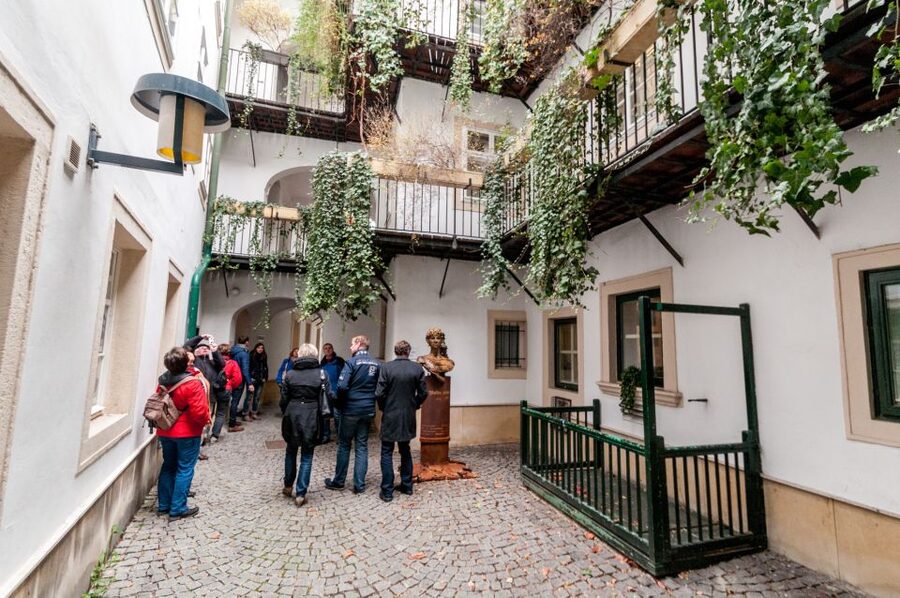 Vienna: Romantic Old Town 2-Hour Discovery Tour - Myths and legends, animal ornaments that change how you look at facades