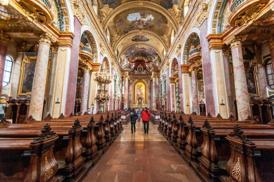 Vienna: Romantic Old Town 2-Hour Discovery Tour - Narrow streets and back courtyards, why medieval life feels closer than you expect