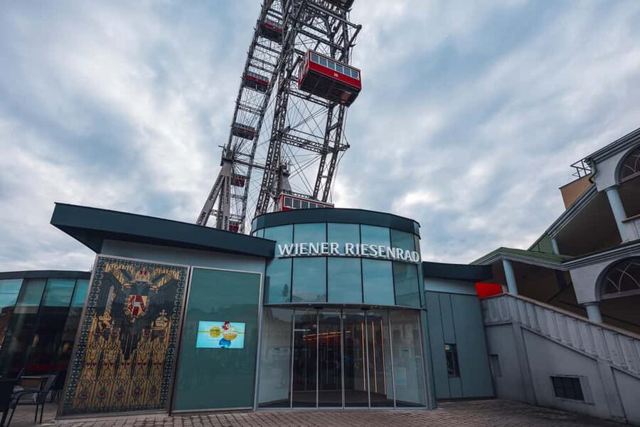 Vienna: Skip-the-cashier-desk-line Giant Ferris Wheel Ride - The panorama museum at the entrance: a quick context boost