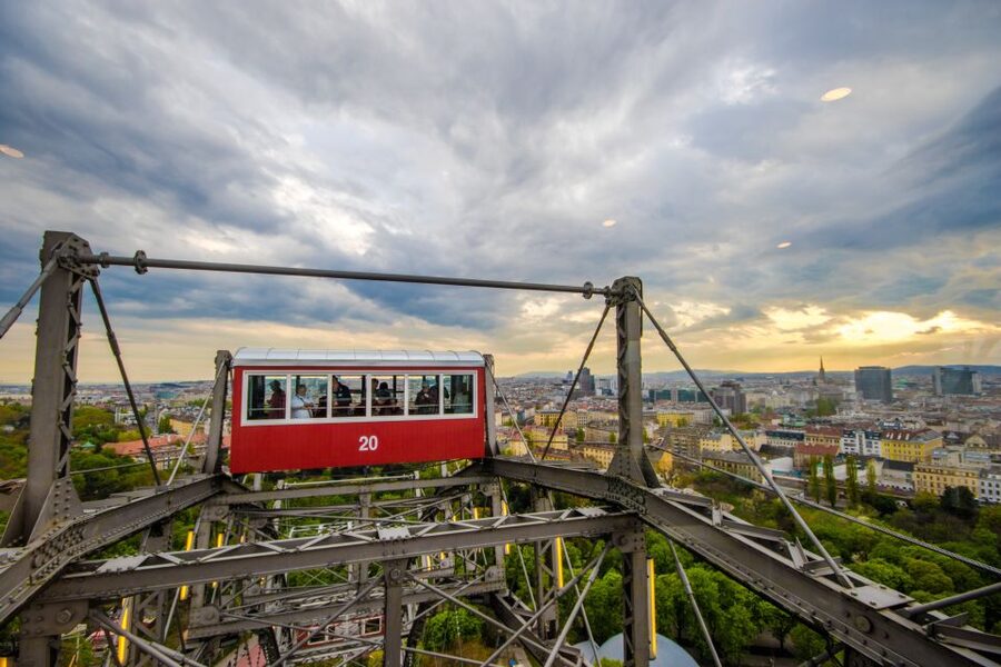Vienna: Skip-the-cashier-desk-line Giant Ferris Wheel Ride - Best time to go: daylight versus sunset versus winter evenings