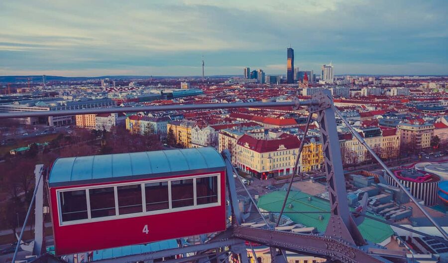 Vienna: Skip-the-cashier-desk-line Giant Ferris Wheel Ride - Getting in fast with the turnstile QR skip (and where you should stand)