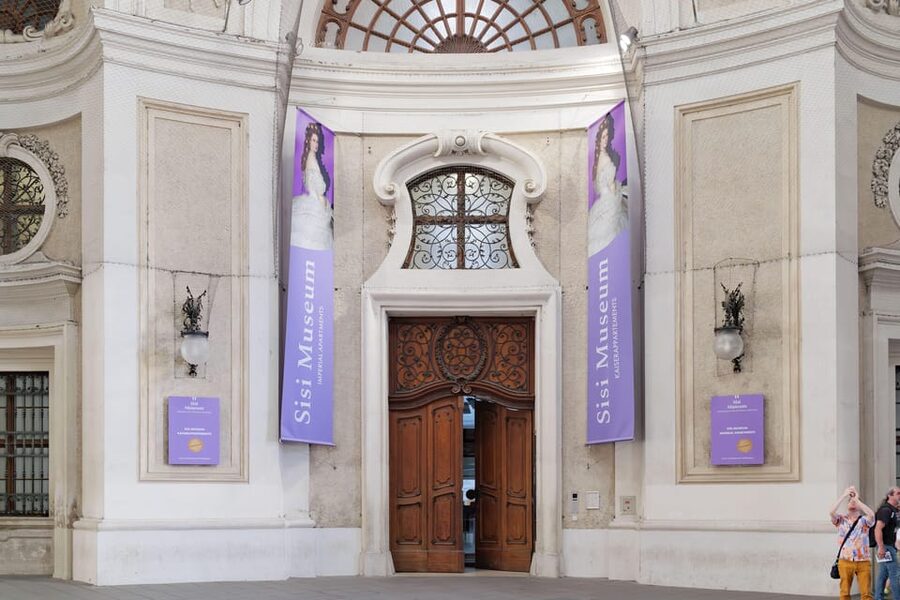 Vienna: Skip-the-Line Hofburg and Empress Sisi Museum Tour - Spanish Riding School Pass-By: Lipizzaner Culture in One Look
