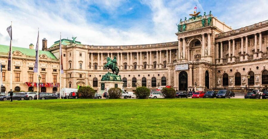 Vienna: Skip-the-Line Hofburg Ticket & Sisi Museum Tour - Why Hofburg and Sisi Museum are the perfect combo