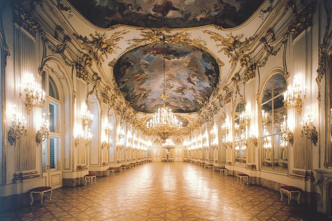 Vienna: Skip the Line Schönbrunn Palace and Gardens Guided Tour - Crowds inside the palace: the one thing priority does not fully erase