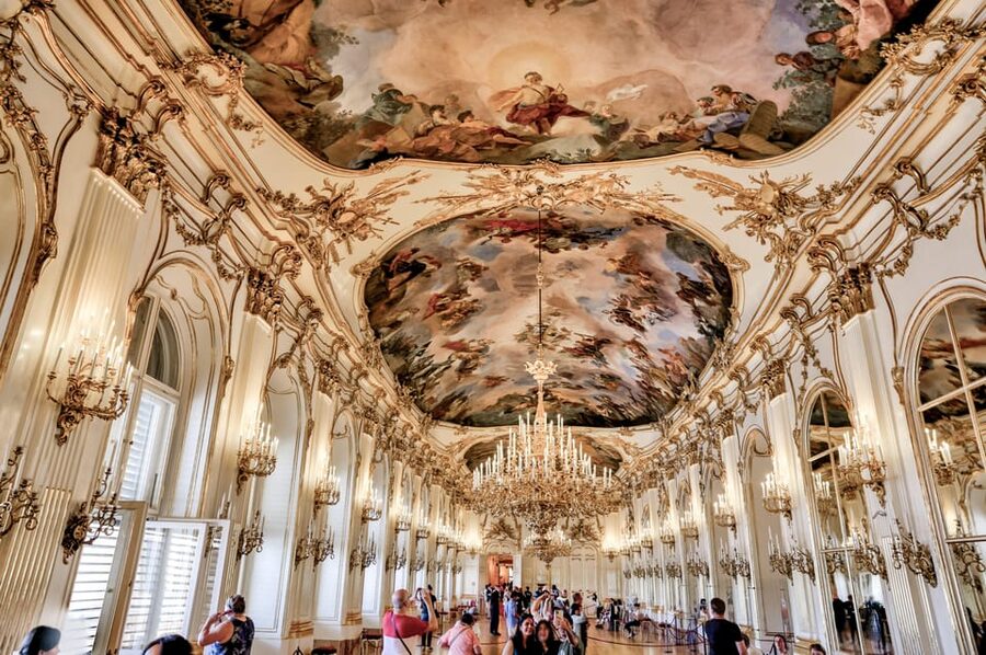 Vienna: Skip-the-Line Schönbrunn Palace and Gardens Tour - How Priority Entry Changes the Mood at Schönbrunn