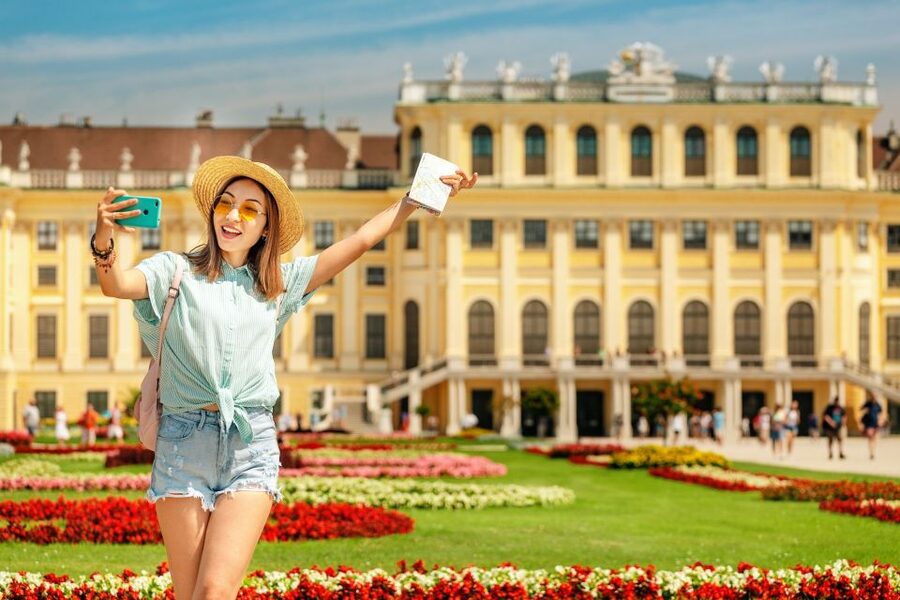 Vienna: Skip-the-Line Schönbrunn Palace & Gardens Tour - Headsets in crowded rooms: how the tour stays listenable