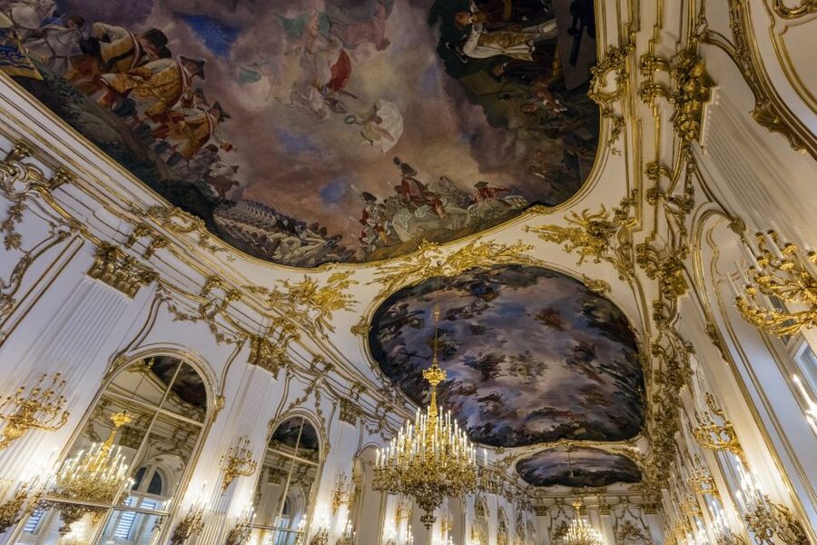 Vienna: Skip-the-Line Schönbrunn Palace & Gardens Tour - How the guide turns Habsburg rooms into a timeline