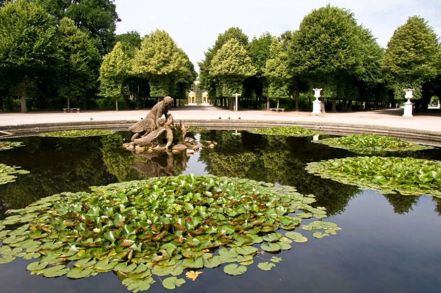Vienna: Skip-the-Line Schonbrunn Palace Private Tour - Gardens time at Schonbrunn, with UNESCO sights and sculpture count