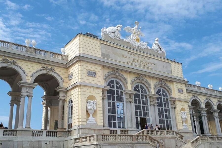 Vienna: Skip-the-Line Schonbrunn Palace Private Tour - Gloriette Hill and what the structure is trying to say
