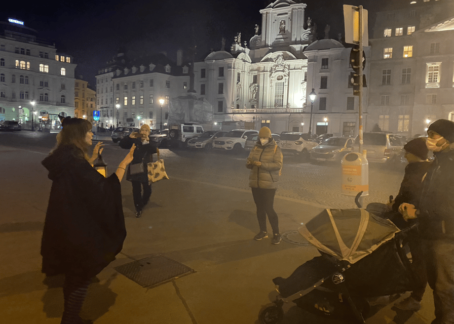 Vienna: Spooky Ghost Tour in English - The spooky imperial palace stop at night