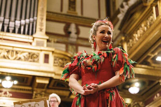 Vienna State Opera House Mozart Concert in Historical Costumes - The Conductor and Audience Energy