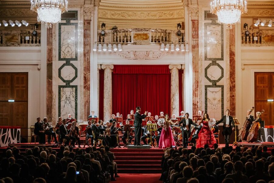 Vienna: Strauss and Mozart Concert at Hofburg Palace - Entering the Hofburg: where the night starts on Heldenplatz