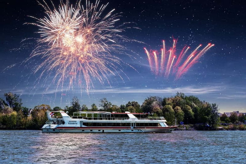 Vienna: Sunset Summer Cruise - Buffet dinner on the water, with one cocktail included