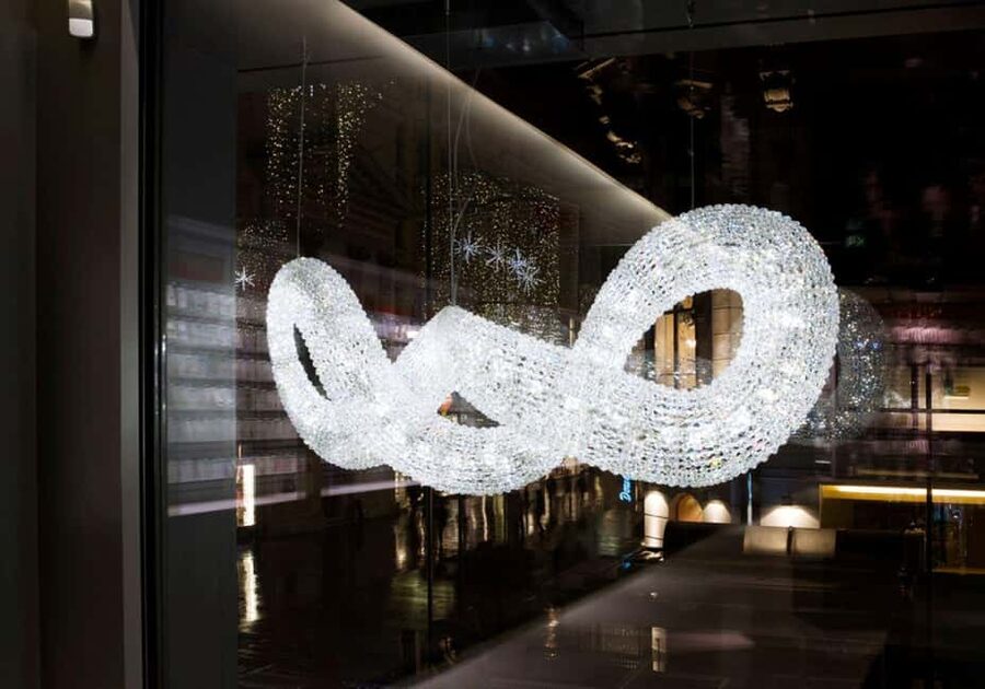 Vienna: Swarovski House Tour with Champagne and Gift - Guides in English: what the best tours get right