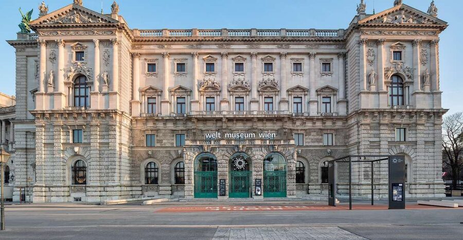 Vienna: Ticket to the Weltmuseum - The pillar hall: more than a pretty room