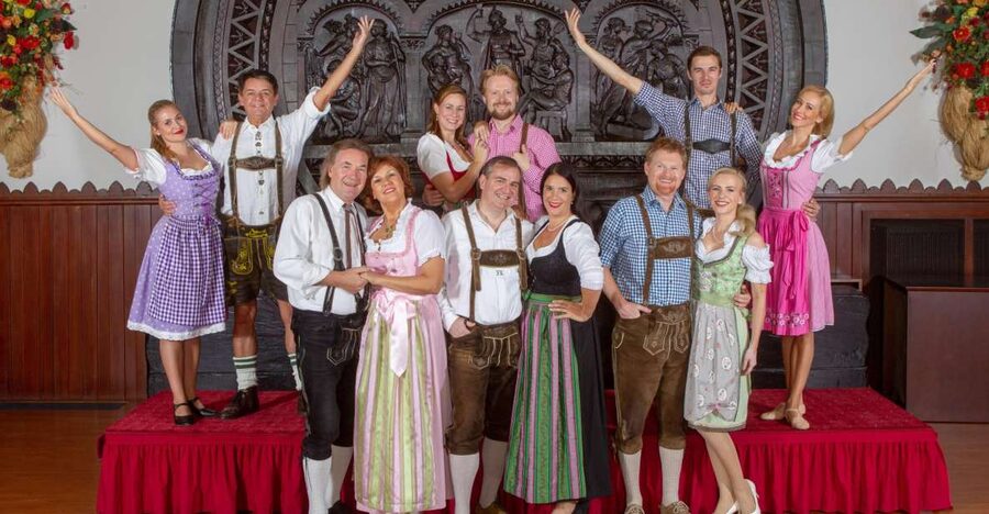 Vienna: Traditional Dinner Show at the Wiener Rathauskeller - Key highlights at Wiener Rathauskeller