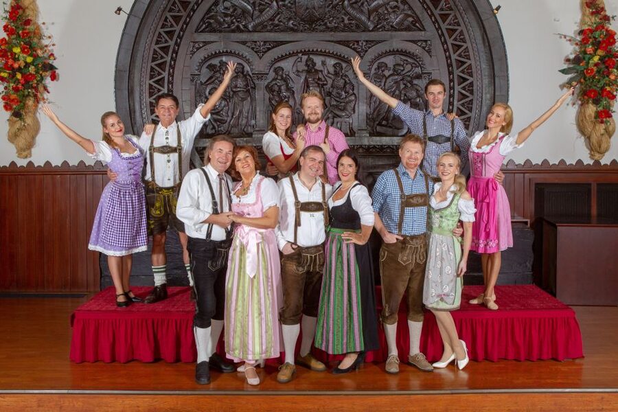 Vienna: Traditional Dinner Show at the Wiener Rathauskeller - Your 3-course Viennese dinner: what you will actually get