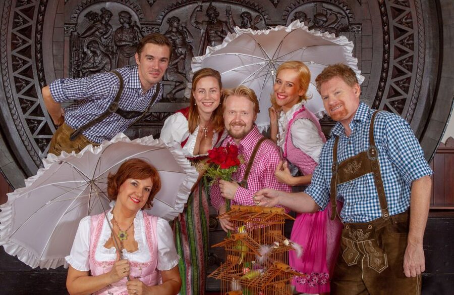 Vienna: Traditional Dinner Show at the Wiener Rathauskeller - How the show timing and pacing works