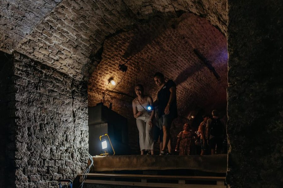 Vienna: Viennese Underworld Guided Walking Tour - How the guides make the stories work in a dark setting