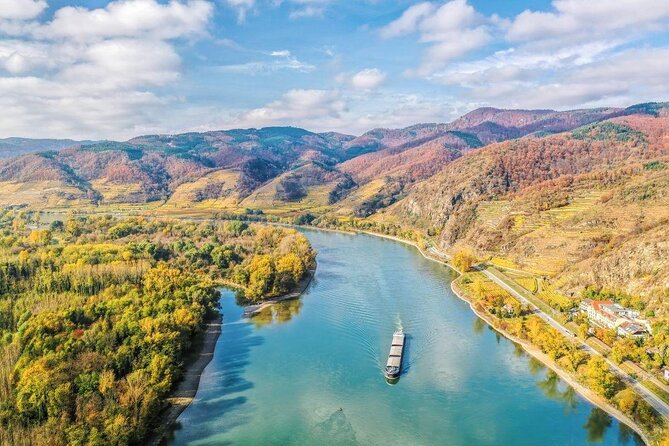 Wachau Valley Wine Tasting Bike Tour from Vienna - Riding the Danube, what the route feels like in practice